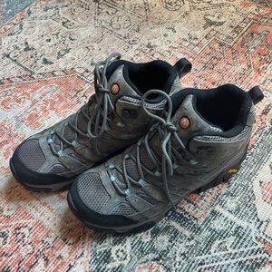 NWOT Merrell Moab 2 Mid Waterproof hiking boots size 11